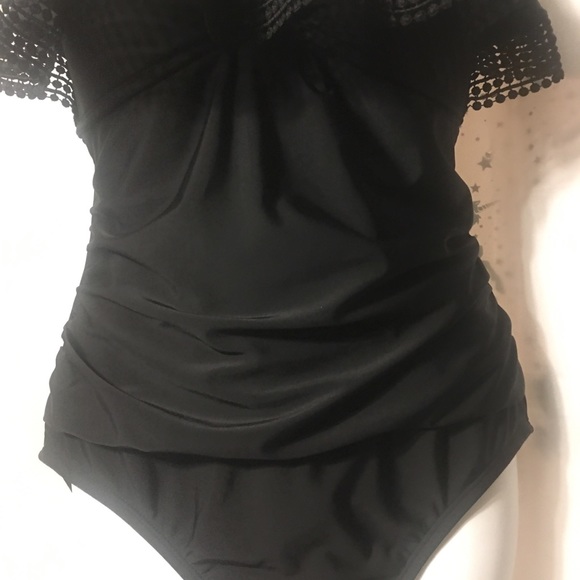 One piece high coverage ruffle top black - Picture 3 of 8